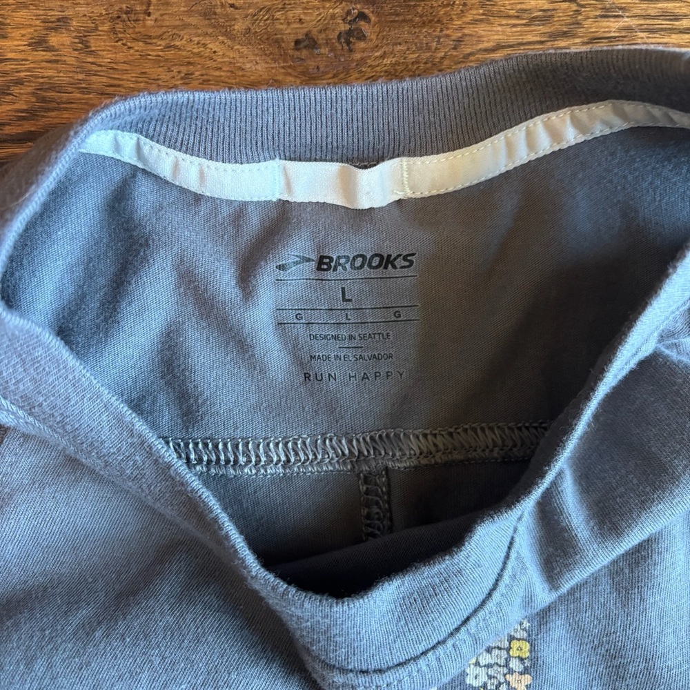 Brooks “Run Happy” Graphic Athletic Tank Top | Women’s Large | Gray - Picture 2 of 5